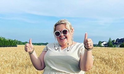 Kinga Zawodnik pokazała sukienki na wesele dla kobiet plus size. Dobrze jej w tym kroju?