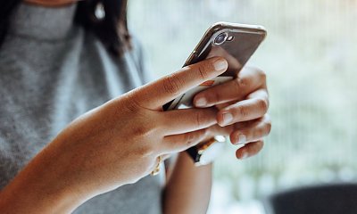 "Dostałam zaproszenie ślubne SMS-em. Prezentem mają być emotki? Co to za dziwne czasy!"