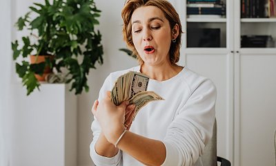"Mój mąż namawia mnie, żebym została kurą domową! Tak naprawdę nie może pogodzić się z faktem, że zarabiam więcej od niego!"