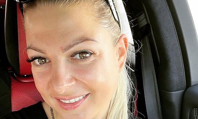 Magda Narożna leżakuje w czerwonym bikini. "Jak się ma taki brzuch, to się go nie pokazuje" - ktoś pisze