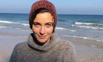 Renata Kaczoruk zapomniała góry od kostiumu? "Żenulka" tuli koleżankę do zupełnie nagich piersi!