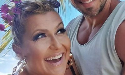 Katarzyna Skrzynecka zapuszcza się w puszczę z rodziną. Mąż wprost "zachwycony" wizją spędzenia kilku dni bez internetu. Jego mina mówi wszystko!