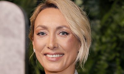 Anna Kalczyńska odsłania piersi w srebrnej sukience na balu TVN. "Bimbały jak ze skały" - ostro oceniają internauci