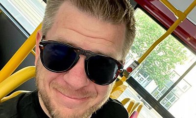 Filip Chajzer pokazał zdjęcie z pierwszej klasy podstawówki! Miał grzywkę i dłuższe włosy! Uroczy chłopiec?