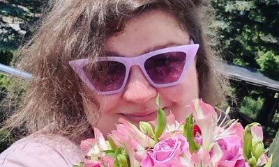 Ciężarna Dominika Gwit w sukience w groszki. Pisze: "Dzieciątko rośnie, a ja trochę maleję". Dobrze wygląda?