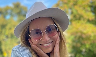 Joanna Moro w mocno wyciętym stroju kąpielowym. Dekolt sięga aż do pępka. Nie za duży?