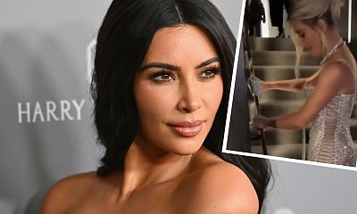 Kim Kardashian w zdecydowanie za wąskiej sukience Dolce & Gabbana. Nie mogła zrobić kroku!