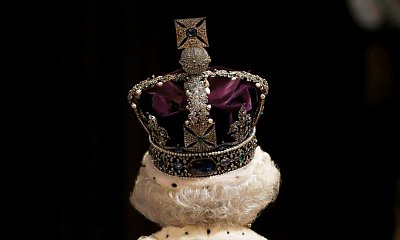 W jakim stroju została pochowana Królowa Elżbieta II? Eksperci są przekonani, że nie zabrakło ulubionych dodatków monarchini