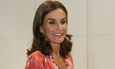 Królowa Letizia w czerwonej kreacji i mega wysokich szpilkach! Pasuje jej ten fason sukienki?
