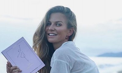 Anna Lewandowska obwieszona złotem zadaje szyku na imprezie "Vougue'a"
