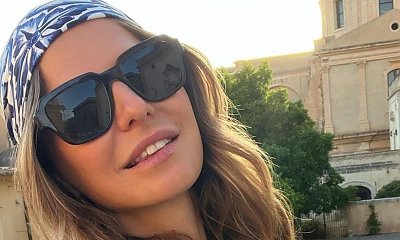 Anna Lewandowska wdzięczy się przed kamerą w mega modnym sweterku! Podobne można kupić za grosze w sieciówkach!