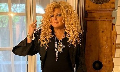 Ciężarna Magda Gessler w białej sukni pozuje z ukochanym. Dobrze wyglądała jako brunetka?