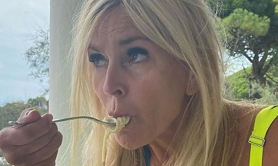 Monika Olejnik pozuje w obcisłej sukience w Wenecji. Ma przestraszoną minę! Co ją tak przeraziło?!