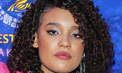 Sara James w opiętym gorsecie, który "ściska wszystko", na finale "America's Got talent". Czy to odpowiednia stylizacja dla 14-latki?