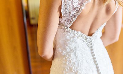 "Do ślubu mam sukienkę z odkrytymi plecami. Teść uważa, że to brak szacunku do Boga"