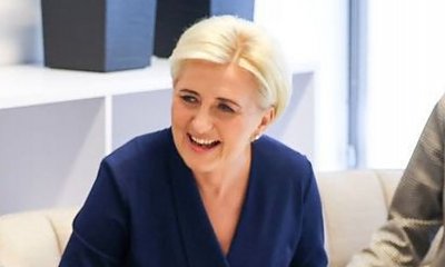 Agata Duda zadaje szyku we Włoszech! Olśniewa w łososiowej i niebieskiej sukience! Która lepsza?