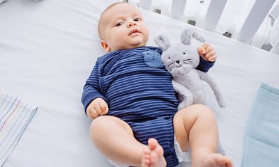 "Mąż ma pretensje, że nasz roczny syn ciągle śpi w naszym łóżku. Zarzuca, że jestem złą matką"