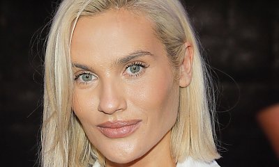 Karolina Gilon odwiedziła "Taniec z Gwiazdami"! Ten damski garnitur to hit, ale obuwie? UPS, wpadka?