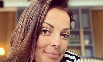 Katarzyna Glinka pozuje w wannie pełnej wody z pianą. Fani: "Co za nogi! Długie do nieba"