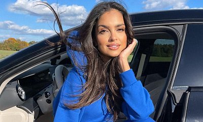 Klaudia El Dursi w kuszącej pozie, pręży się nad basenem! Modelka na jednym zdjęciu nie ma góry od kostiumu!