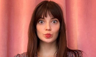 Natalia Kopiszka z niebezpiecznie rozpiętym guzikiem na dekolcie. Miało wyjść ponętnie, a wyszło dość niesmacznie?