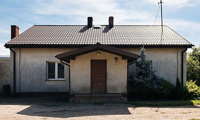 "Nasz nowy dom" - w tym domu nie było kuchni i porządnej łazienki. Metamorfoza budynku to sztos!
