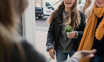 "Siostra nie kupiła mi nic na parapetówkę. Wstyd mi było przed znajomymi"