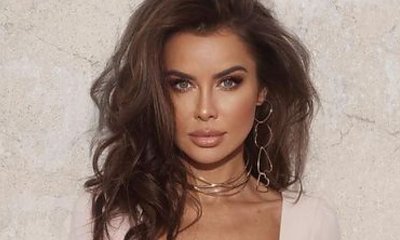 Natalia Siwiec pręży się przed lustrem w bieliźnie. Ktoś pisze: "WOW! Jakie ciało"