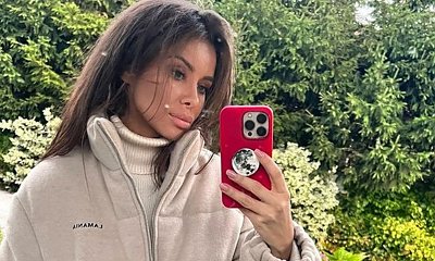 Natalia Siwiec odsłania nogi do nieba w krótkiej mini. Na górę zarzuciła włochaty stanik. Ktoś pisze: "Piękna jak wszystkie inne panie z Instagrama. Wszystkie takie same"