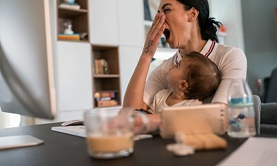 "Nie cierpię zajmować się 6-miesięczną córką, dlatego wróciłam do pracy. Każdy nazywa mnie złą matką"