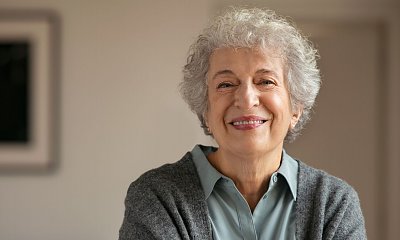 "Moja siostra znęca się nad babcią w podeszłym wieku. Jak mam ją bronić?"