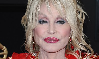 76-letnia Dolly Parton odsłania nóżkę w szpilkach na czerwonym dywanie. Czy ona się nie starzeje?!