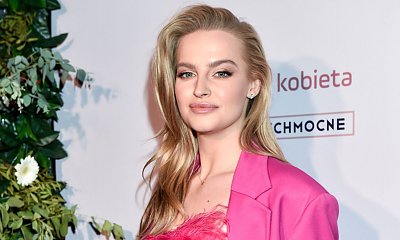 Karolina Pisarek zachwyciła w fioletowym garniturze! Cena jej torebki przyprawia o zawrót głowy...