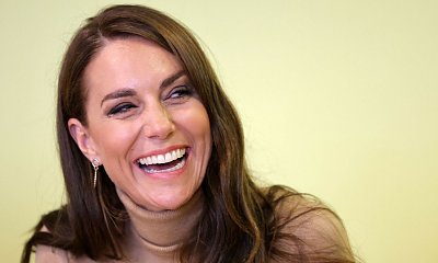Księżna Kate cała w beżu wesoło podskakuje w płaszczu za 2500 złotych. Na spotkaniu z dziećmi humor wyraźnie jej dopisywał!