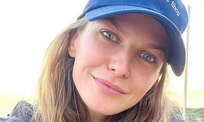 Anna Lewandowska eksponuje swoje atuty w dzwonach z lat 80-tych. To idealny krój dla jej sylwetki?