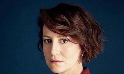 Maja Ostaszewska zapozowała na ściance z niezwykłym transparentem "#DAJCIEŻYĆ"! Wyjaśniamy, dlaczego