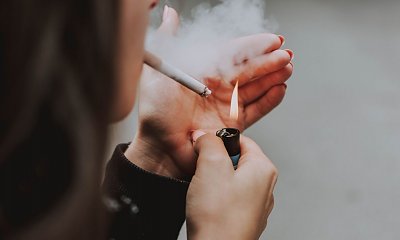 "Mój mąż ciągle pali papierosy, a dzieci wdychają ten dym! Nie docierają do niego żadne argumenty... Co robić?"