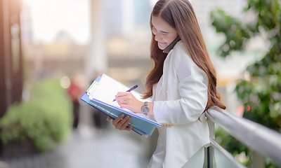 "Ona się codziennie spóźnia, szef to ignoruje, a ja mam ochotę naskarżyć"