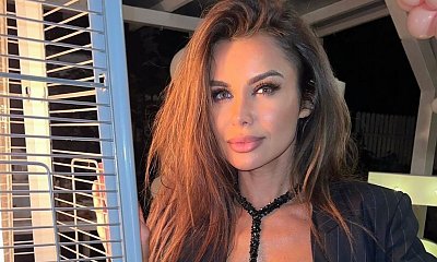 Rozkraczona Natalia Siwiec eksponuje modne, jesienne kozaki. Które najlepsze?