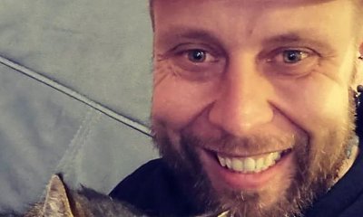 Mateusz Borkowski pozuje bez koszulki i komentuje obwisłą skórę na brzuchu. To zwróciło uwagę internautów!