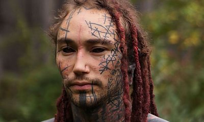 Ta trans-genderowa kobieta ma ciało wytatuowane w 100%! Amputowała palce, pępek i... pozwoliła 2-letniej córce na tatuaż!