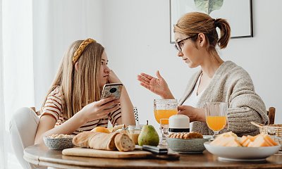 "Moja córka lata za facetami z Internetu. Teraz chce się z jednym spotkać. Po moim trupie!"