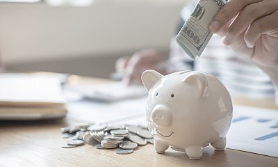 "Mąż ukrywa przede mną swoje dochody. Ciekawe na co wydaje wszystkie pieniądze"