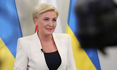 Agata Duda zaliczyła OGROMNĄ wpadkę podczas spotkania z Szefami Misji Dyplomatycznych! Co ona na siebie włożyła?