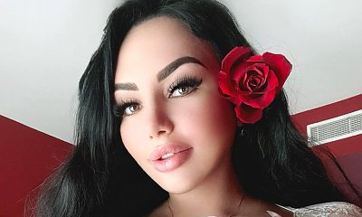 Dramat 26-letniej modelki: Przez dorodny biust nie mieści się w samolocie