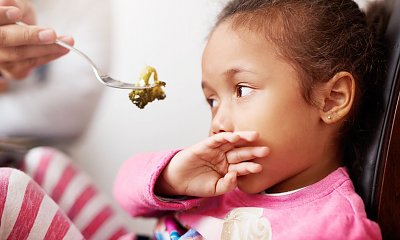 "Żona wmusza w córkę warzywa, a ona ich nie lubi. Niech wcina czekoladę, ważne, że coś zje!"