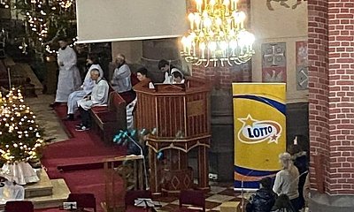 W skarżyskim kościele stanął baner reklamowy Lotto! Internauci oburzeni!