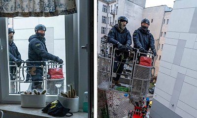 Policja na strażackim wysięgniku zaglądała do mieszkania aktywistów! Sieć zalały memy!