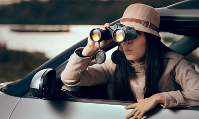 "Jestem patologicznie zazdrosna o mojego faceta. Regularnie sprawdzam mu telefon i czasami go śledzę"