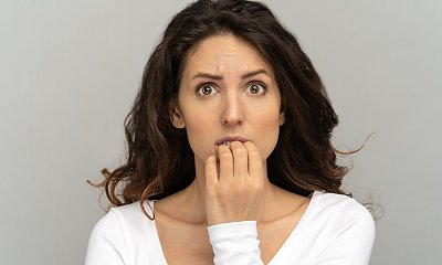 "Mam 37 lat i jestem dziewicą. Czy powinnam o tym powiedzieć partnerowi?"